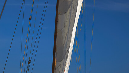 Obraz premium Sailboat masts, stays, and shrouds under sail