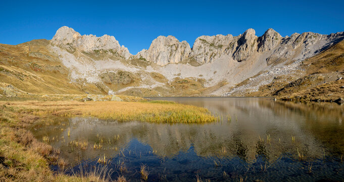 Ib&oacute;n de Acherito,  Pe&ntilde;a of the Ibon, 2130 mts and the peak of La Ralla, 2146 mts, Valley of Hecho, western valleys, Pyrenean mountain range, province of Huesca, Aragon, Spain