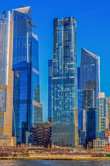 Fototapeta premium NEW YORK, USA - MARCH 9, 2020: View of the skyscrapers in Manhattan from the Hudson River in the afternoon light.