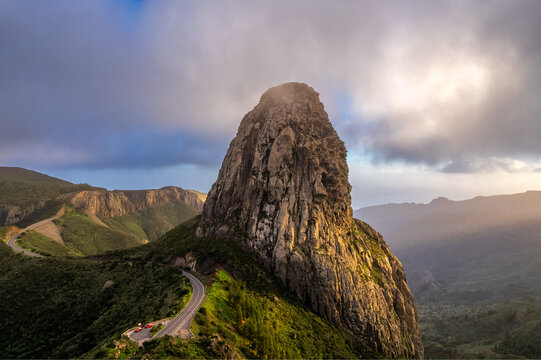 Wundersch&ouml;ner Roque de Agando im Sonnenuntergang auf La Gomera