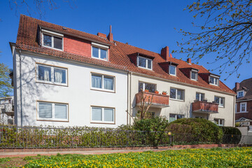 Modernes Wohngebäude im Frühling , Mehrfamilienhaus, , Bremen, Deutschland