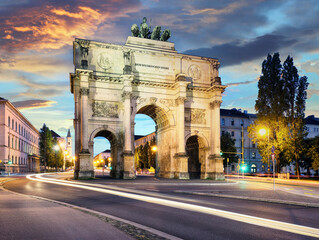 Obraz premium Munich, Germany. Cityscape of Munich, Bavaria, Germany with the Siegestor at summer sunset.