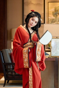 Asian beauties dressed in Hanfu (Warring States period robes) and Weixian paper-cutting