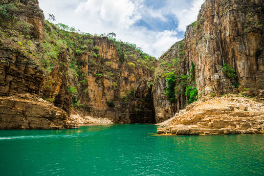 Pared&atilde;o na represa de Furnas - Capit&oacute;lio, MG