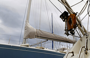 Gros plan sur l'avant d'un voilier © PPJ