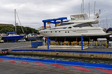 Bateaux de plaisance en maintenance © PPJ