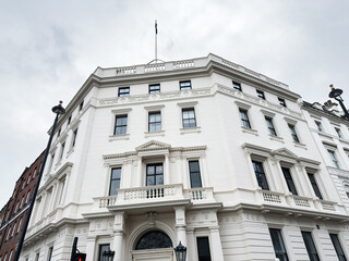 Naklejka premium White Victorian Style Building in London with ornate façade and tall windows