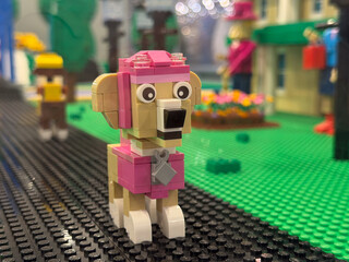 Naklejka premium Pink lego dog figurine on baseplate