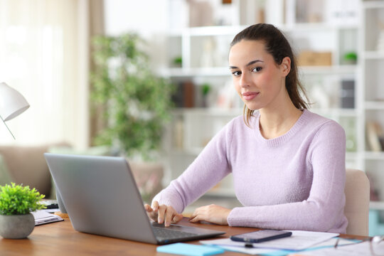 Conficent casual freelance worker posing looking at you