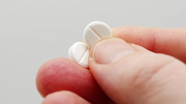 How to split tablets for easier consumption and dosage