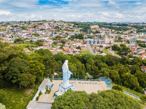 Irati PR - Statue of Nossa Senhora das Gra&ccedil;as and the city of Irati, Paran&aacute;