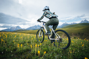 Obraz premium Riding mountain bike on the forest and grassland trail