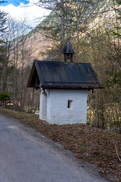 Traditioneller Bildstock (Marterl) am Weg zum Christlessee in ruhiger alpiner Natur