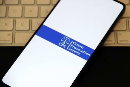 CPS - Crown Prosecution Service - Ag&ecirc;ncia p&uacute;blica respons&aacute;vel pela condu&ccedil;&atilde;o de processos criminais na Inglaterra e no Pa&iacute;s de Gales . &Eacute; chefiado pelo Diretor de Acusa&ccedil;&atilde;o P&uacute;blica.