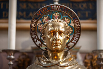 Fototapeta premium Golden Bust of Saint Vincent Ferrer in Vannes Saint Pierre Cathedral