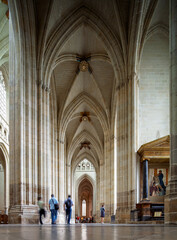 Obraz premium Soaring Gothic Vaults of Saint Pierre Cathedral Side Nave, Nantes