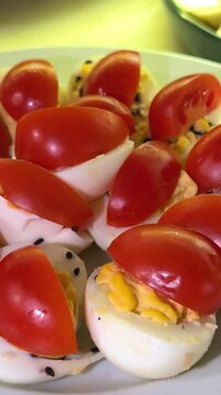 deviled eggs lettuce tomato egg oiled 