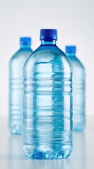 Naklejka premium Blue plastic water bottles with caps on reflective surface