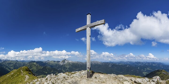 Summit cross, Walser Hammerspitze, 2170 m, Allg&auml;u Alps, Allg&auml;u, border Vorarlberg, Austria, Bavaria, Germany
