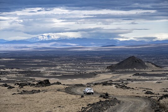 Car on a dirt road, volcanic landscape, barren landscape, Vatnaj&ouml;kull National Park, Icelandic Highlands, Iceland