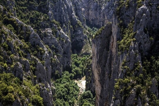 View into the Verdon Gorge at Belvedere de Bau Beni, Grand Canyon du Verdon, D&eacute;partement Alpes-de-Haute-Provence, Provence, France