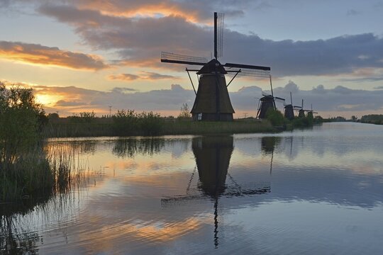 Mills on the Overwaard Polder, Kinderdijk, South Holland, Niedersande