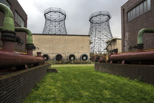 Cooling towers, gasometer skeleton on the site of the Zeche Zollverein coke oven, Unesco World Heritage Site, Essen, Ruhr area, North Rhine-Westphalia, Germany