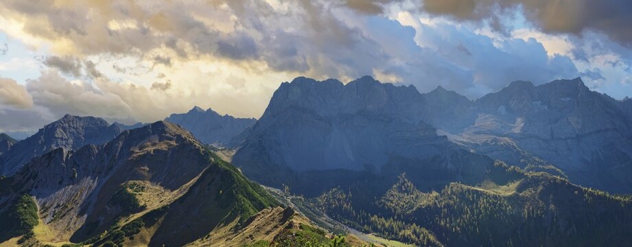 View from the summit of Gramaijoch to the Karwendel peaks of Lamsenjoch and Grubenkar under a cloudy evening sky, Engtal, Karwendel, Pertisau, Hinterri&szlig;, Tyrol, Austria