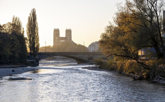 Church of St. Maximilian, view over Isar with Reichenbach Bridge, Munich, Bavaria, Germany