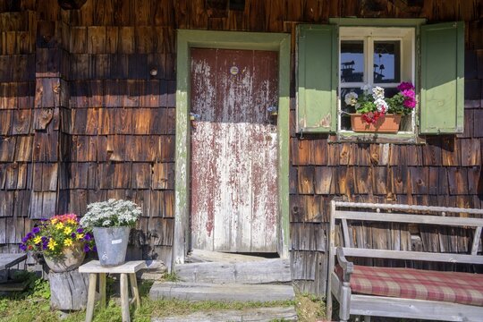Outbuilding of the Tonim&ouml;rtlh&uuml;tte, Wei&szlig;priach, Salzburg, Austria