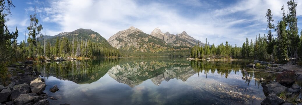 Mountain panorama, reflection in Taggart Lake, view of the Teton Range, peaks Grand Teton and Teewinot Mountain, Grand Teton National Park, Wyoming, USA