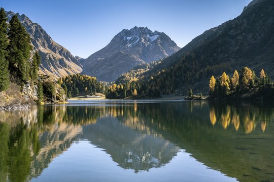 Mountain lake L&auml;gh da Cavloc, Engadine, Grisons, Switzerland