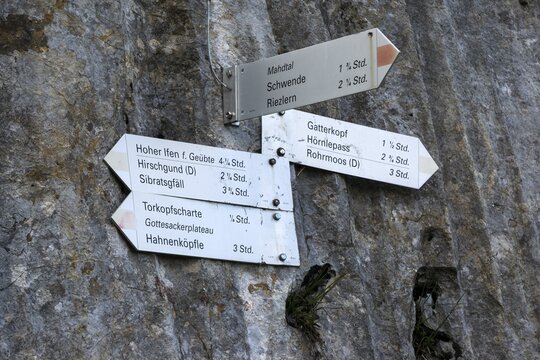 Hiking signpost at Windecksattel, Mahdtal, near Riezlern, Kleinwalsertal, Allg&auml;u, Vorarlberg, Austria