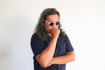 Obraz premium Asian man expression of thinking and worry over isolated white wall