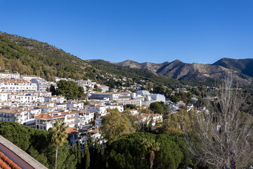 Obraz premium Panoramic view on a densily built mountains of Mijas, a traditional white twon at the Costa del Sol, Spain, on a sunny day in winter. 