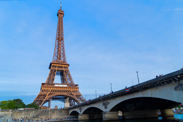 Obraz premium eiffel tour over Seine river