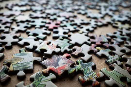 Puzzlest&uuml;cke. Unfertiges Puzzle. Puzzleteile. Puzzle