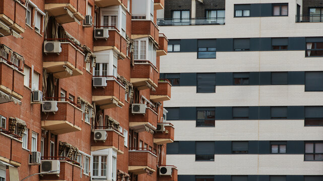 A detailed view of two contrasting apartment buildings in M&oacute;stoles, Madrid. This image captures the urban density, architectural evolution, and the reality of the Mediterranean housing market.
