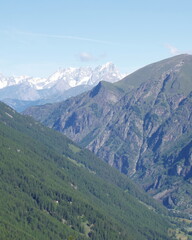 Obraz premium French alps mountain valley with mont blanc peaks