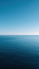 Obraz premium Serene Blue Ocean and Clear Sky with Horizon