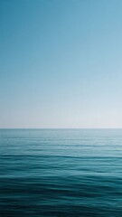 Obraz premium Vast Ocean Horizon Under Clear Blue Sky