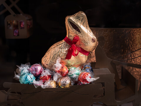 Vienna, Austria: golden Lindt chocolate easter bunnies