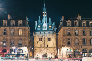 Fototapeta premium Porte Cailhau historic medieval gate illuminated at night in Bordeaux city center, Gironde, Nouvelle-Aquitaine, France. French architecture. Travel and touristic landmark in Europe