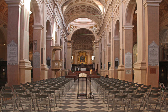 Reggio Emilia; navata della cattedrale di Santa Maria Assunta