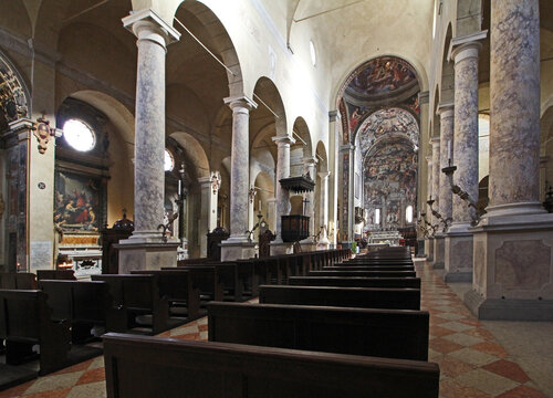 interno della chiesa di San Prospero a Reggio Emilia
