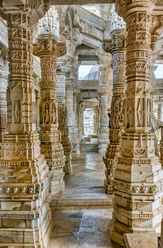 Ranakpur Jain Temple in Rajasthan, a 15th-century white marble masterpiece dedicated to Tirthankara Adinatha, famed for its Chaumukha design and 1,444 uniquely carved pillars symbolizing Jain devotion