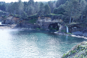Boiler Bay on the Oregon Coast with waterfall fountain © Charles Risen