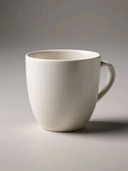 Obraz premium Leere Tasse auf neutralem Untergrund