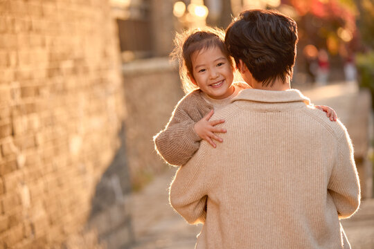 A sweet moment between a dad and his kid