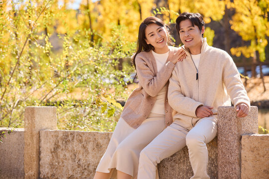 Young couple taking a visit to a scenic tourist hotspot